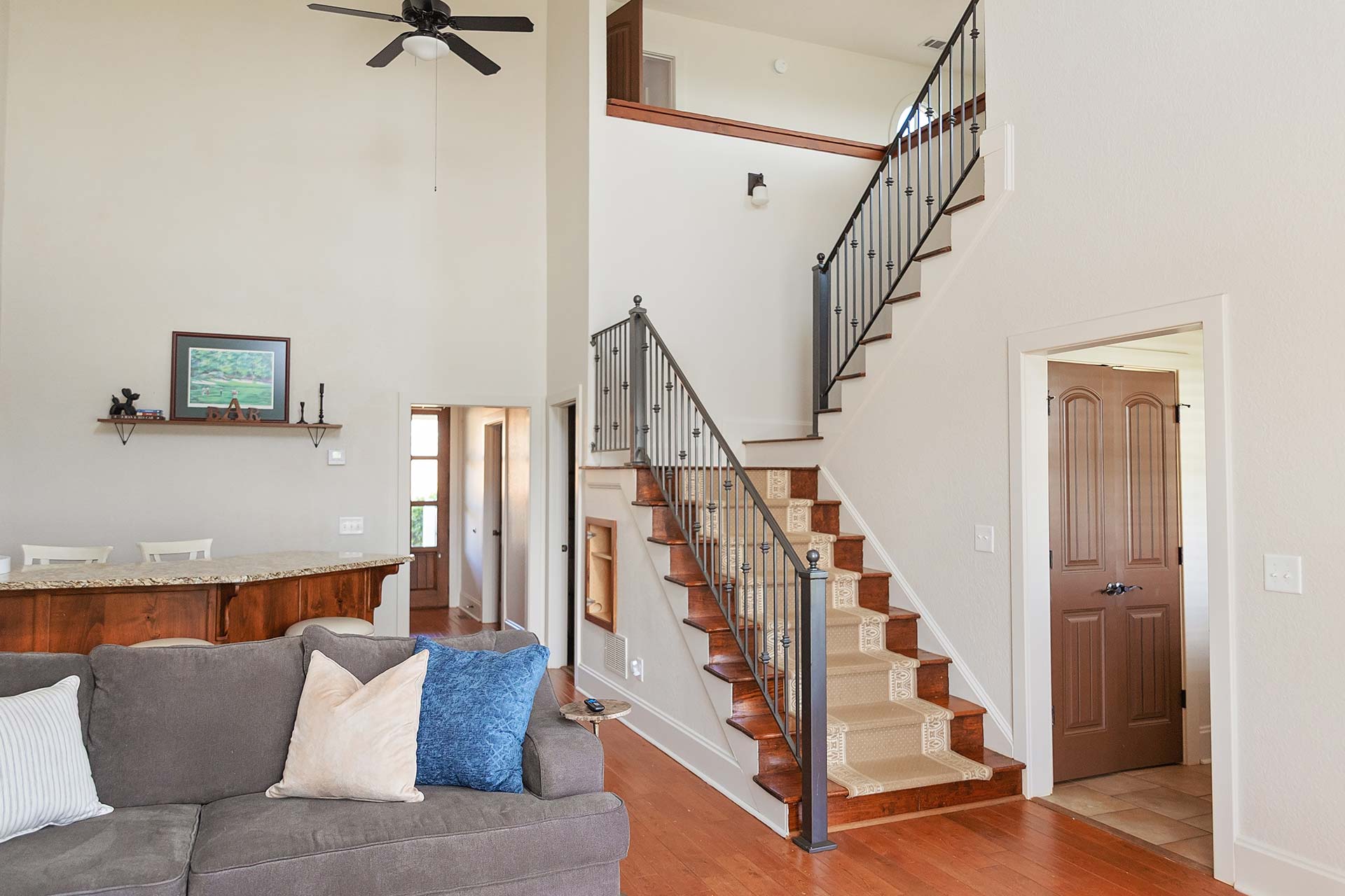 Berg Cottage lliving space and staircase